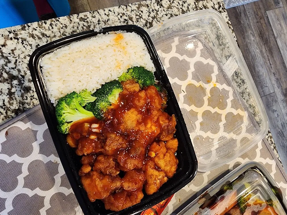 General TSO's Chicken with White Rice